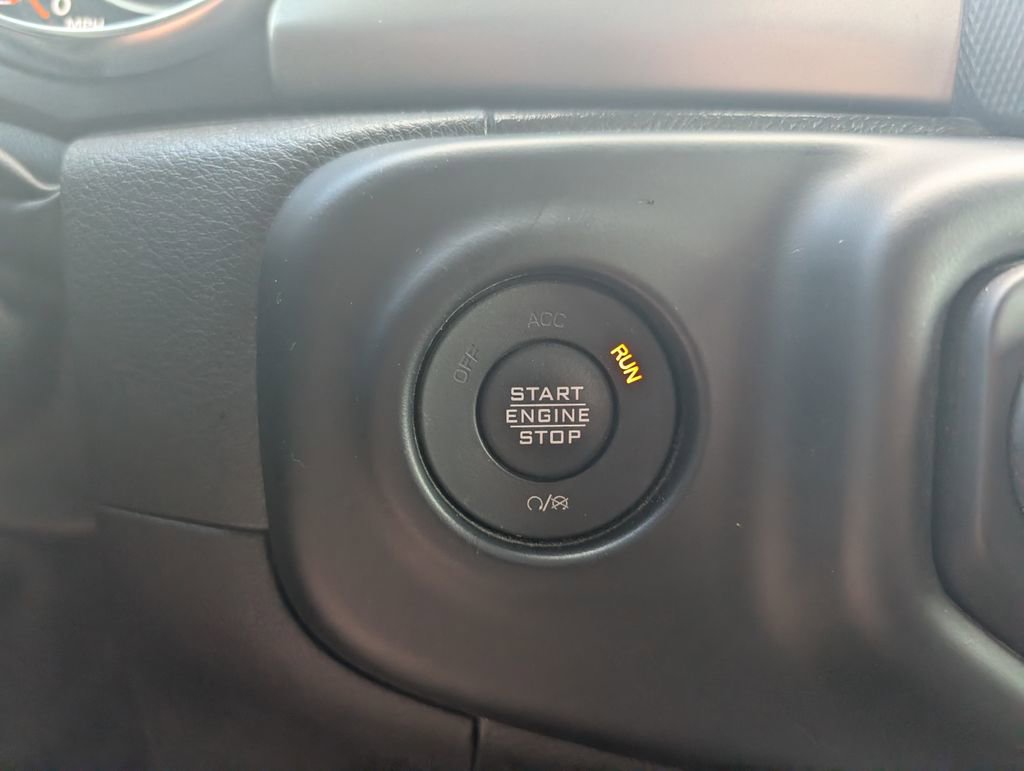 Used 2022 Jeep Gladiator Willys image 17