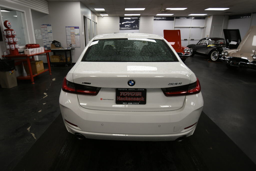 Used 2025 BMW 330i xDrive Sedan w/ Premium Package image 7