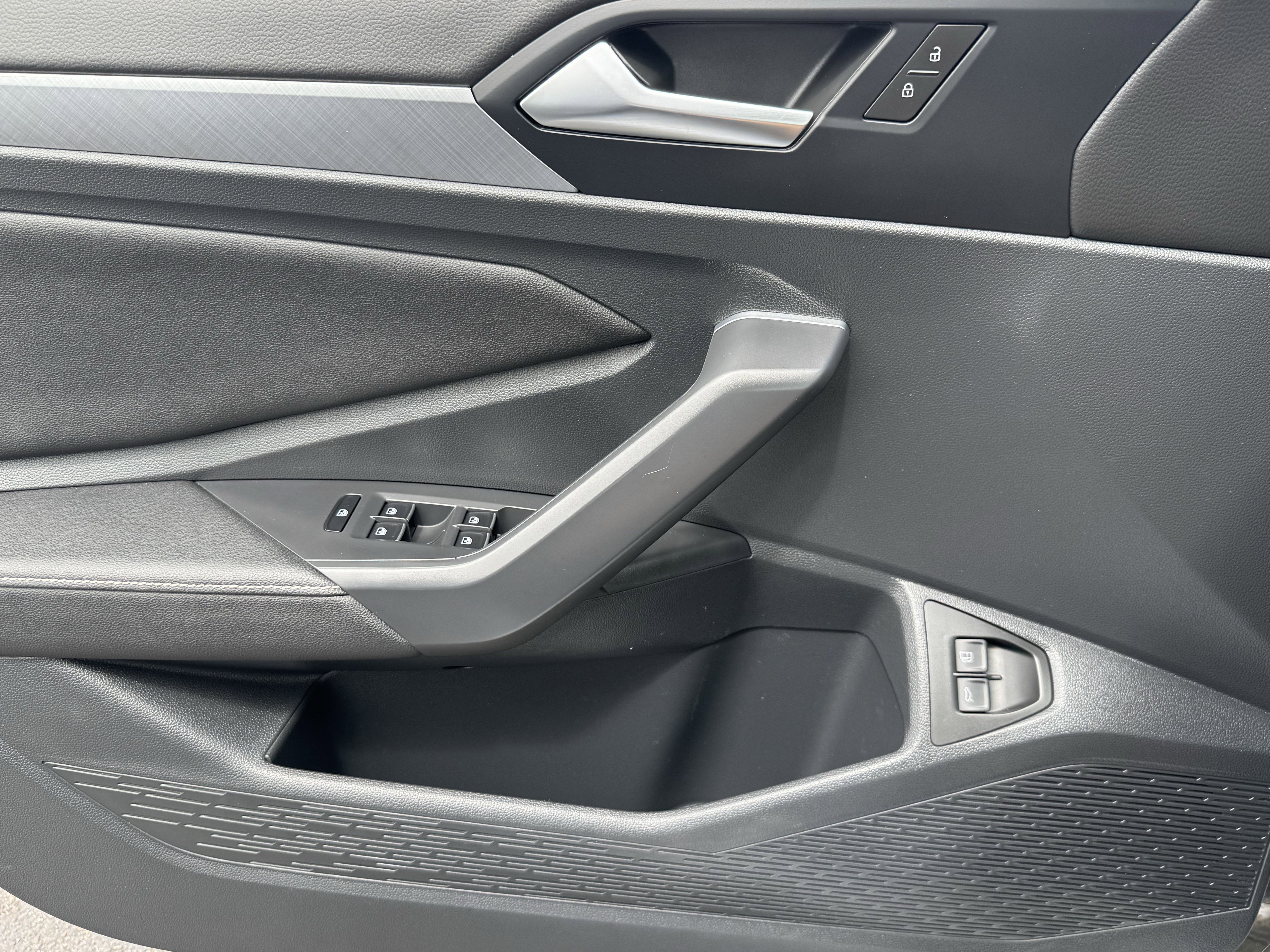 Used 2024 Volkswagen Jetta SE image 14