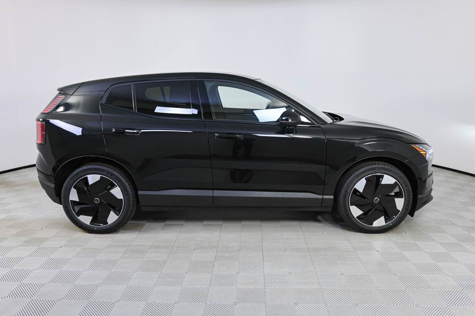New 2026 Volvo EX30 Plus w/ Protection Package Premier AWD/4WD image 25