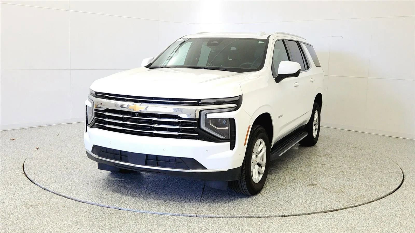 Used 2025 Chevrolet Tahoe LT AWD/4WD image 3