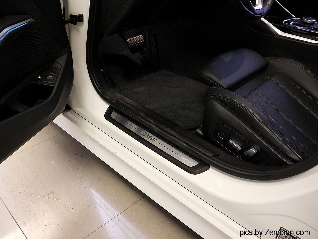 Certified 2023 BMW 330e xDrive w/ Premium Package image 26