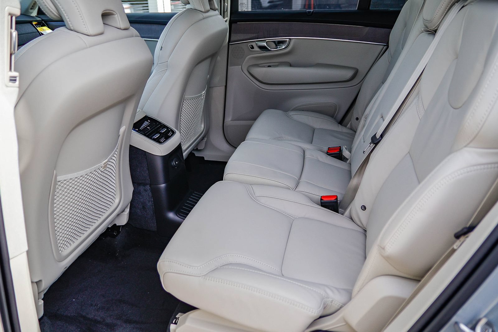 New 2026 Volvo XC90 T8 Ultra w/ Protection Package Premier AWD/4WD image 18
