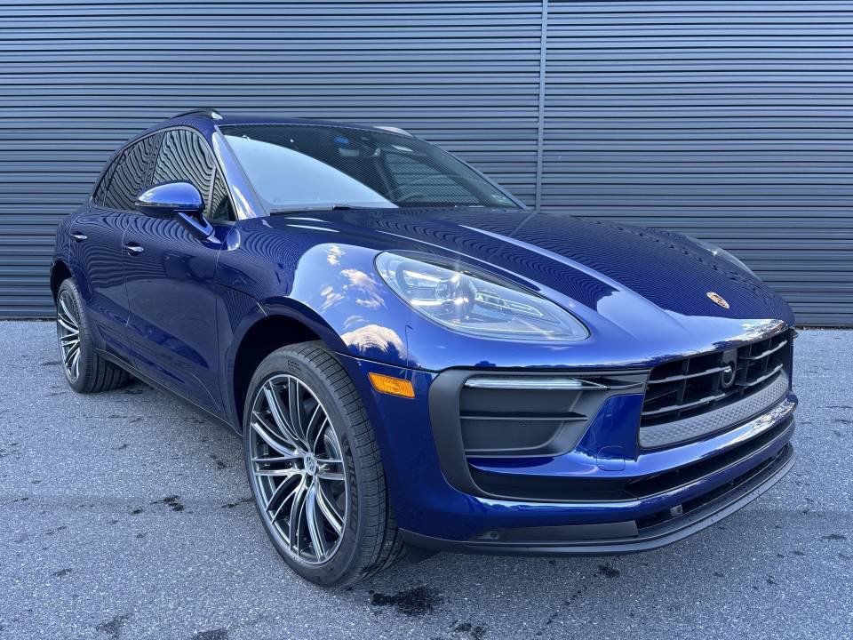 Certified 2026 Porsche Macan AWD/4WD image 8