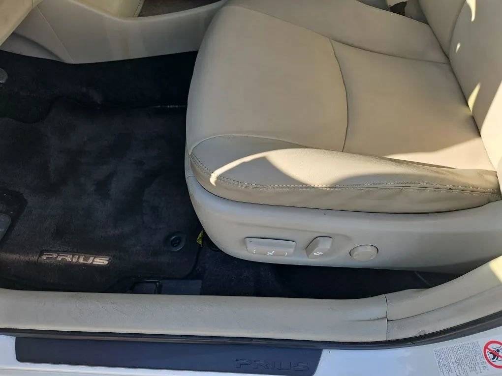 Used 2012 Toyota Prius Four w/ Deluxe Solar Roof Pkg image 26