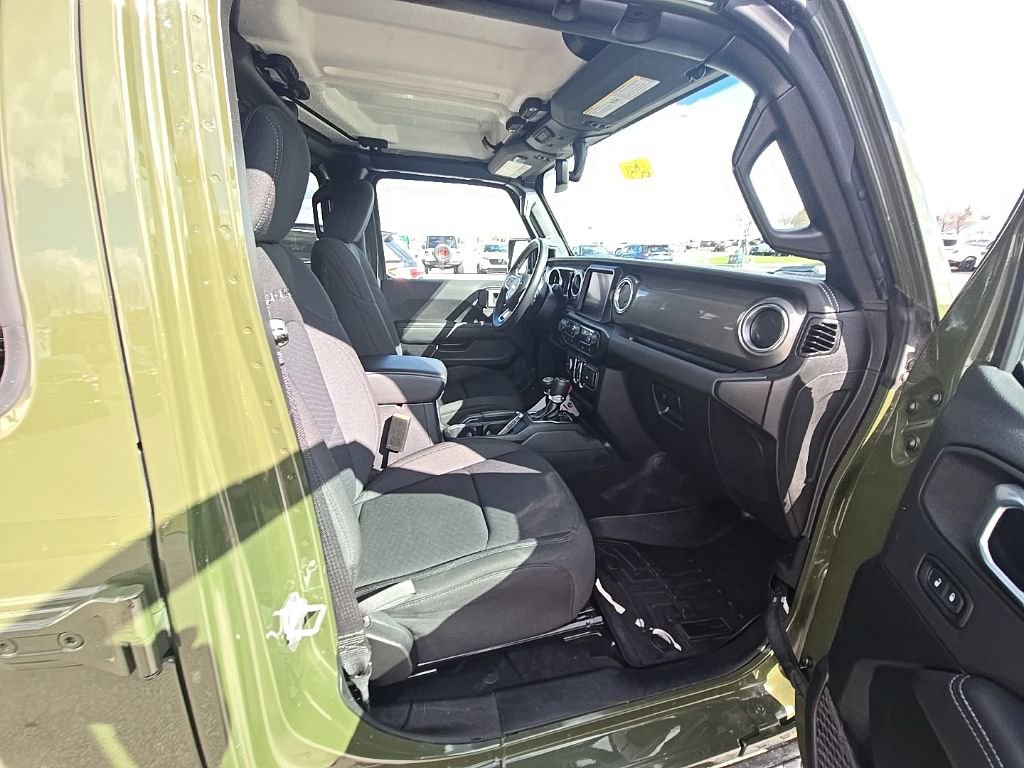 Used 2022 Jeep Wrangler Unlimited Sahara w/ Dual Top Group image 31