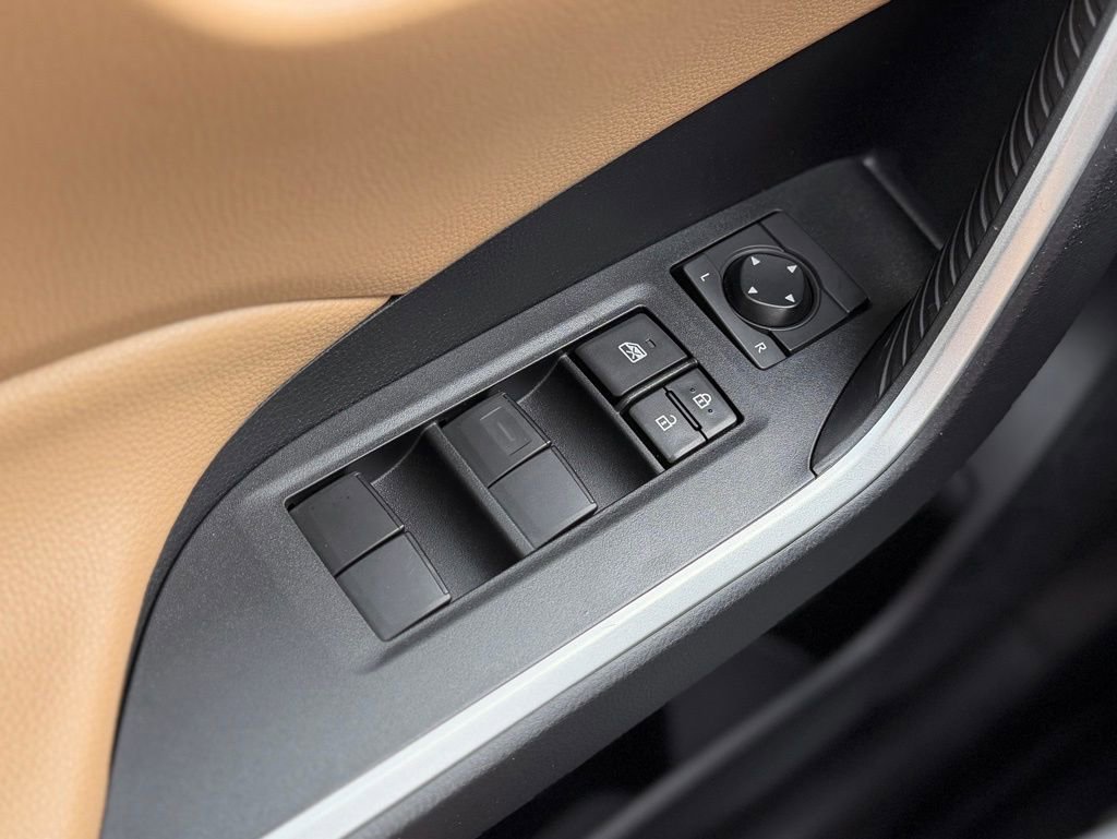 Used 2021 Toyota RAV4 XLE image 24