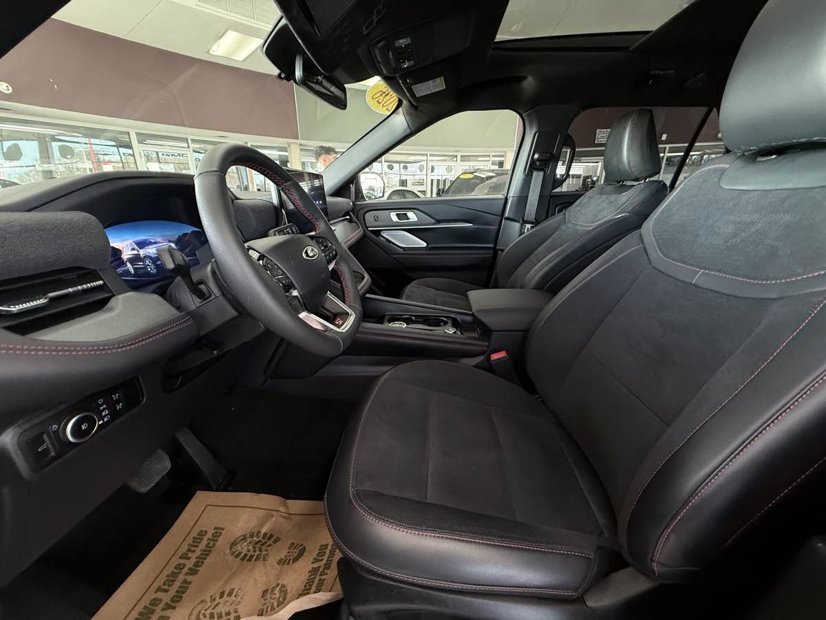 Used 2026 Ford Explorer ST w/ Sun And Sound Package image 9