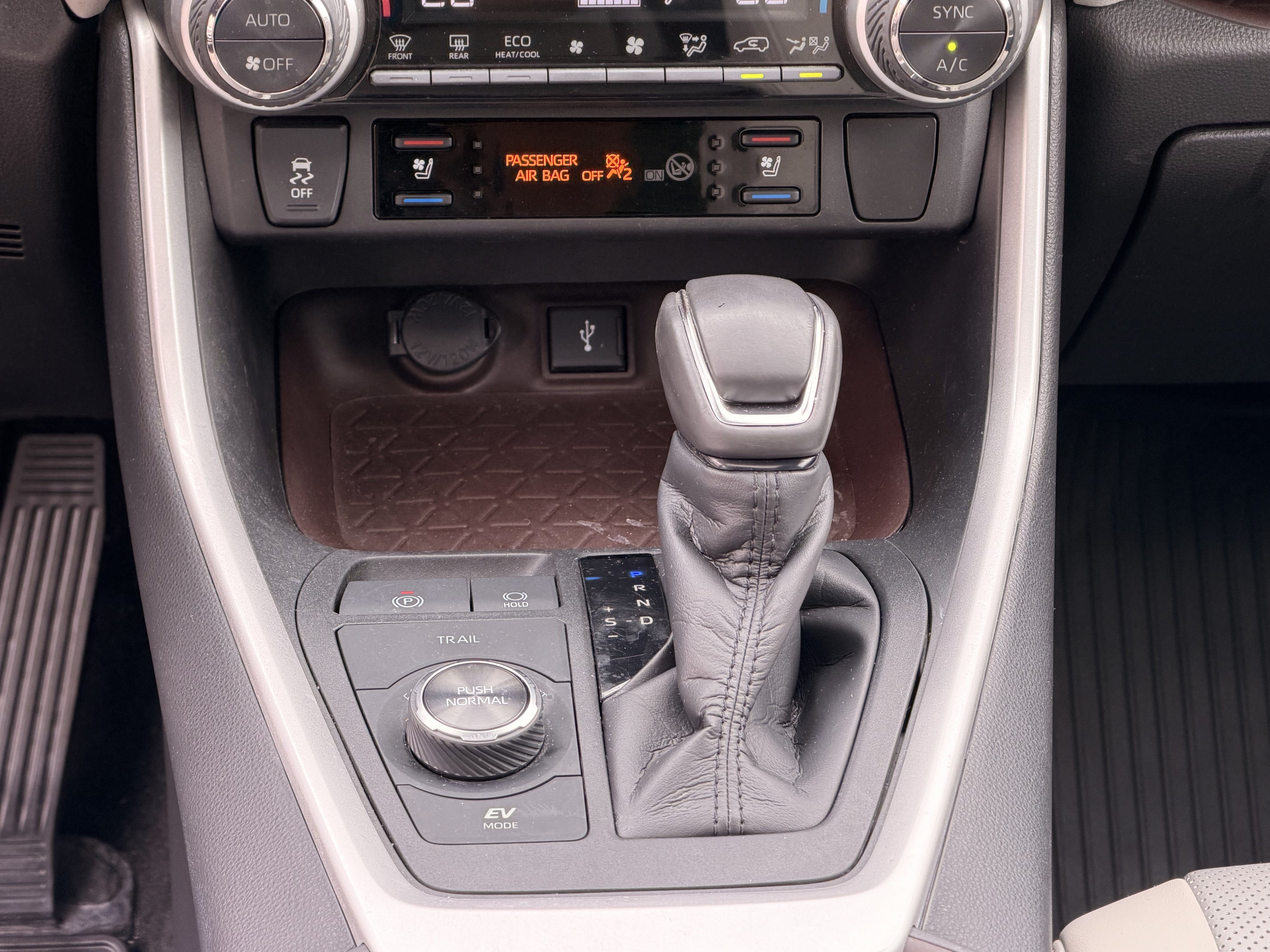 Used 2021 Toyota RAV4 Limited w/ Limited Grade Weather Package AWD/4WD image 19