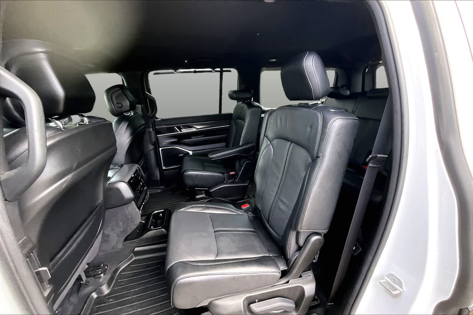 Used 2023 Jeep Wagoneer Series III w/ Convenience Group I AWD/4WD image 21
