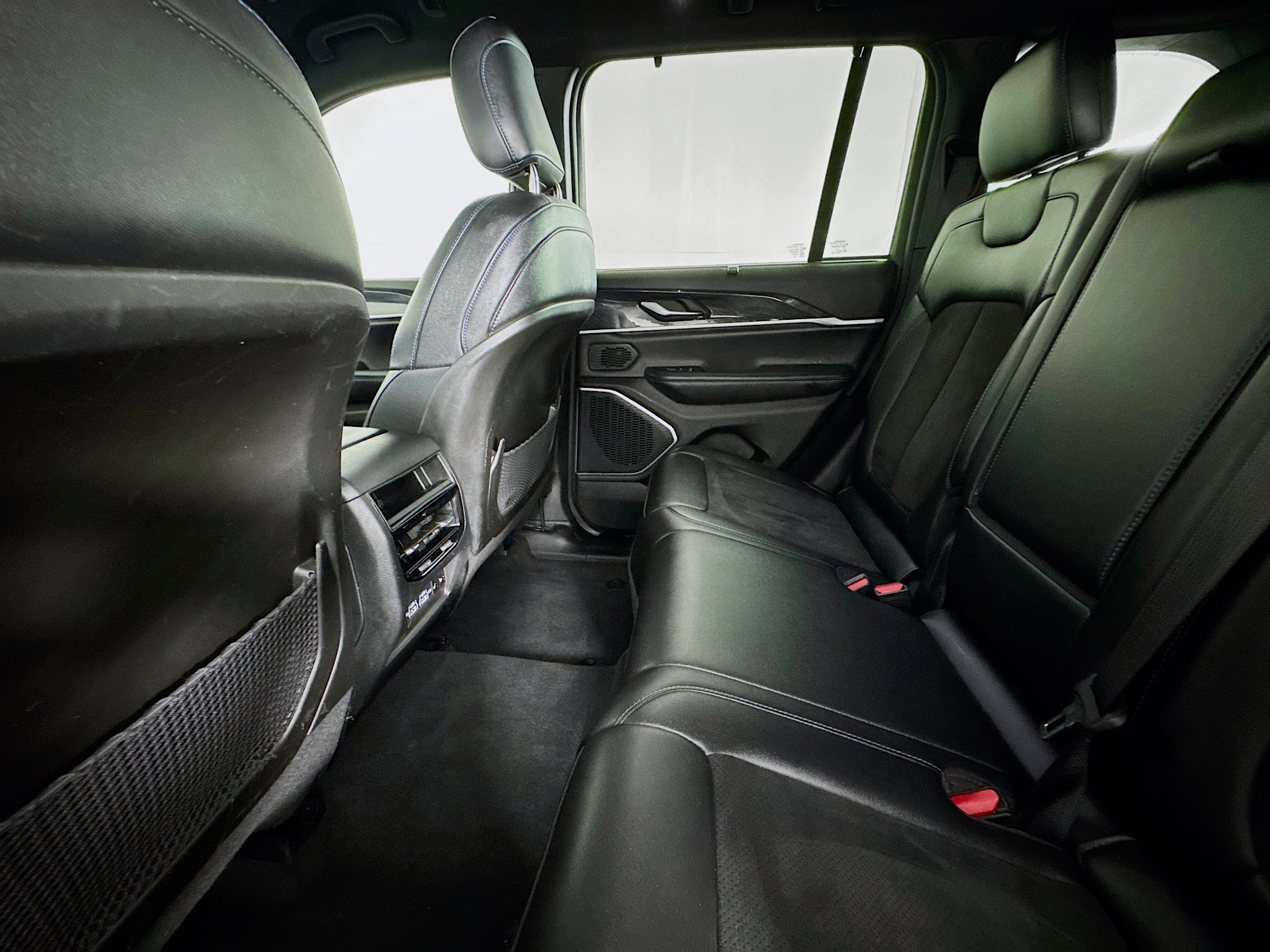 Used 2023 Jeep Grand Cherokee Trailhawk w/ Luxury Tech Group III image 24