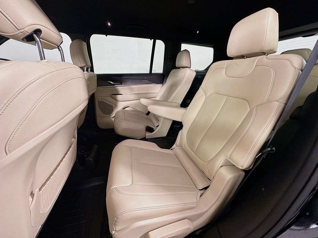 Used 2023 Jeep Grand Cherokee L Limited w/ Luxury Tech Group II image 4