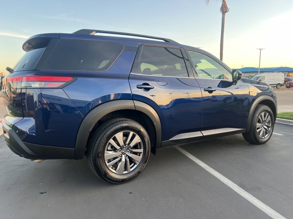 Used 2025 Nissan Pathfinder SV image 12
