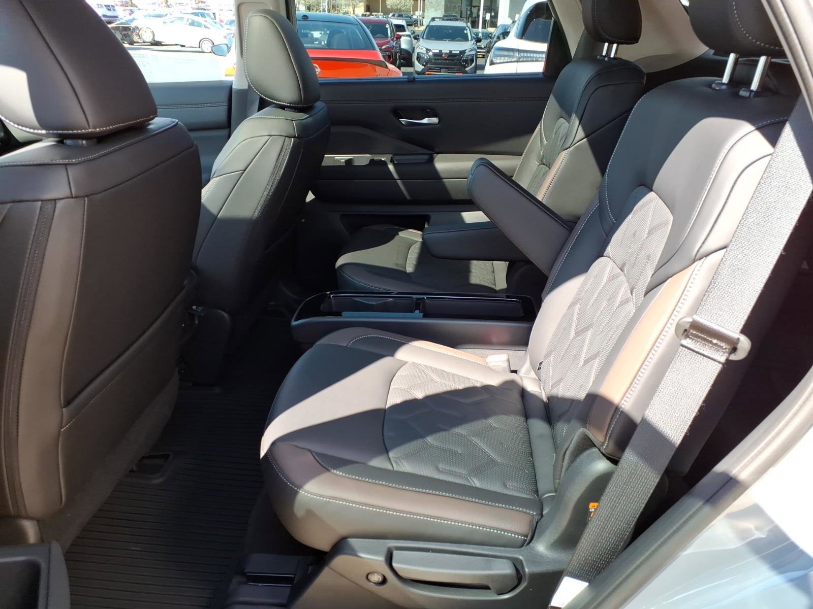 New 2026 Nissan Pathfinder Platinum AWD/4WD image 7