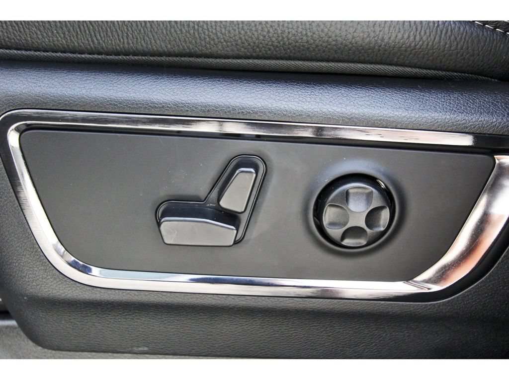 Used 2025 RAM 1500 Limited w/ Body Color Bumper Group AWD/4WD image 29