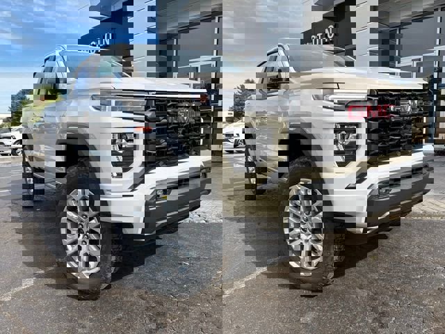 New 2026 GMC Canyon Elevation w/ Convenience Package image 3