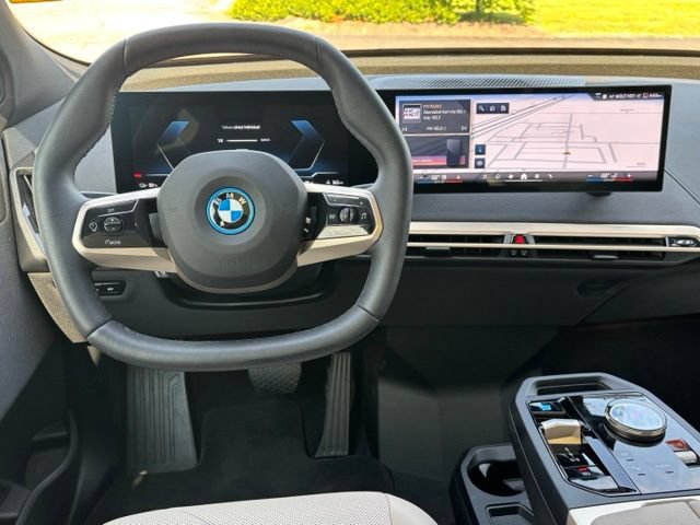 Used 2025 BMW iX xDrive50 AWD/4WD image 21