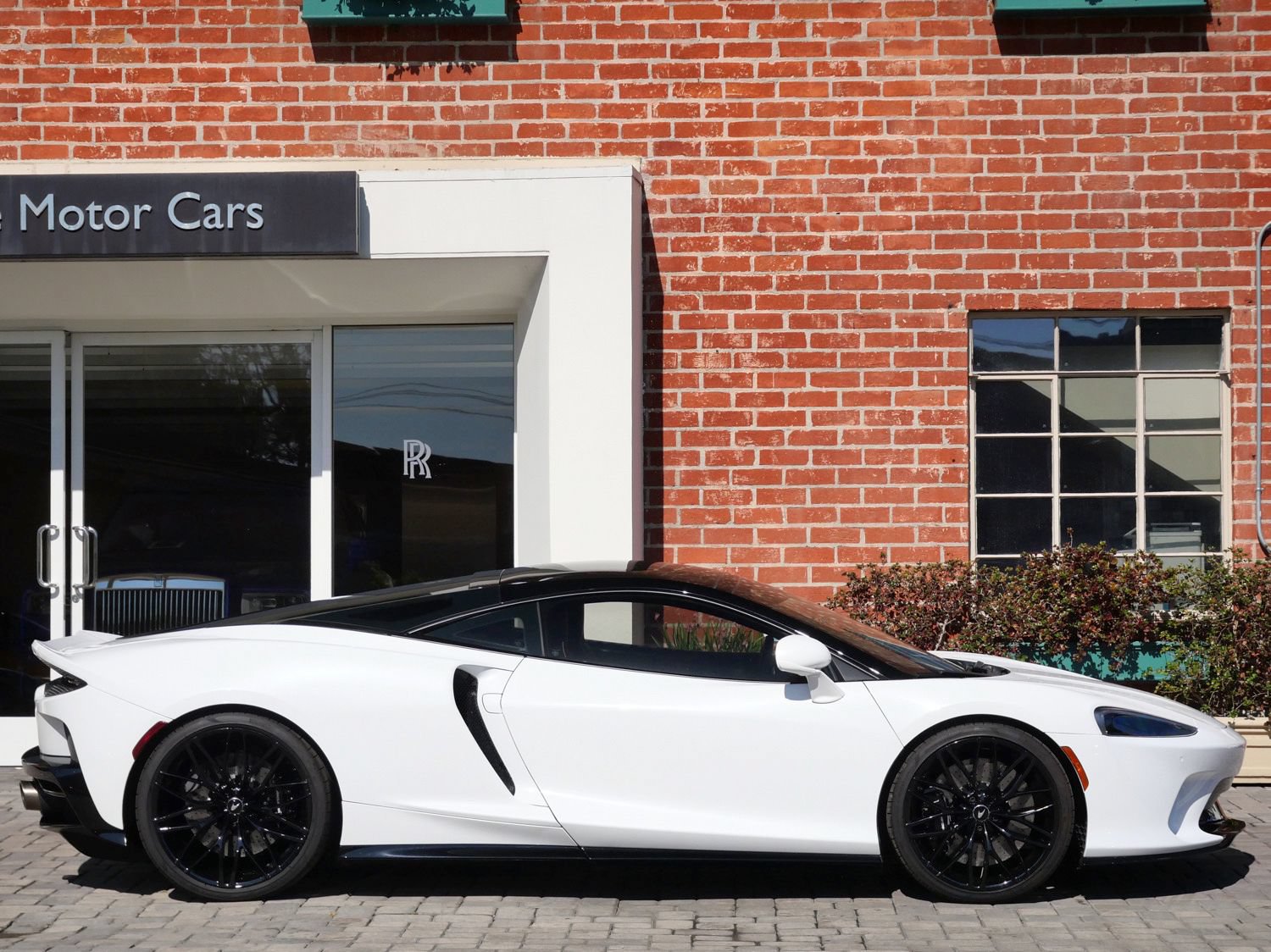 Used 2023 McLaren GT RWD image 3