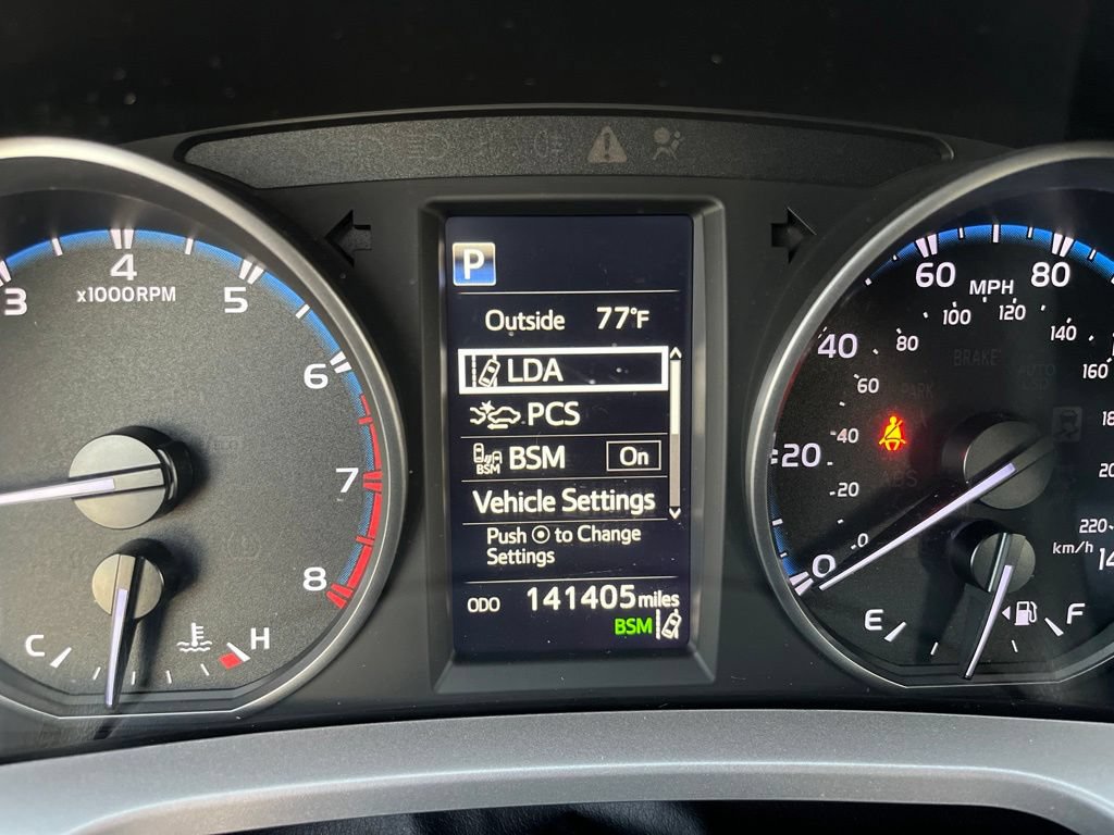 Used 2018 Toyota RAV4 XLE w/ Plus Extra Value Package FWD image 23