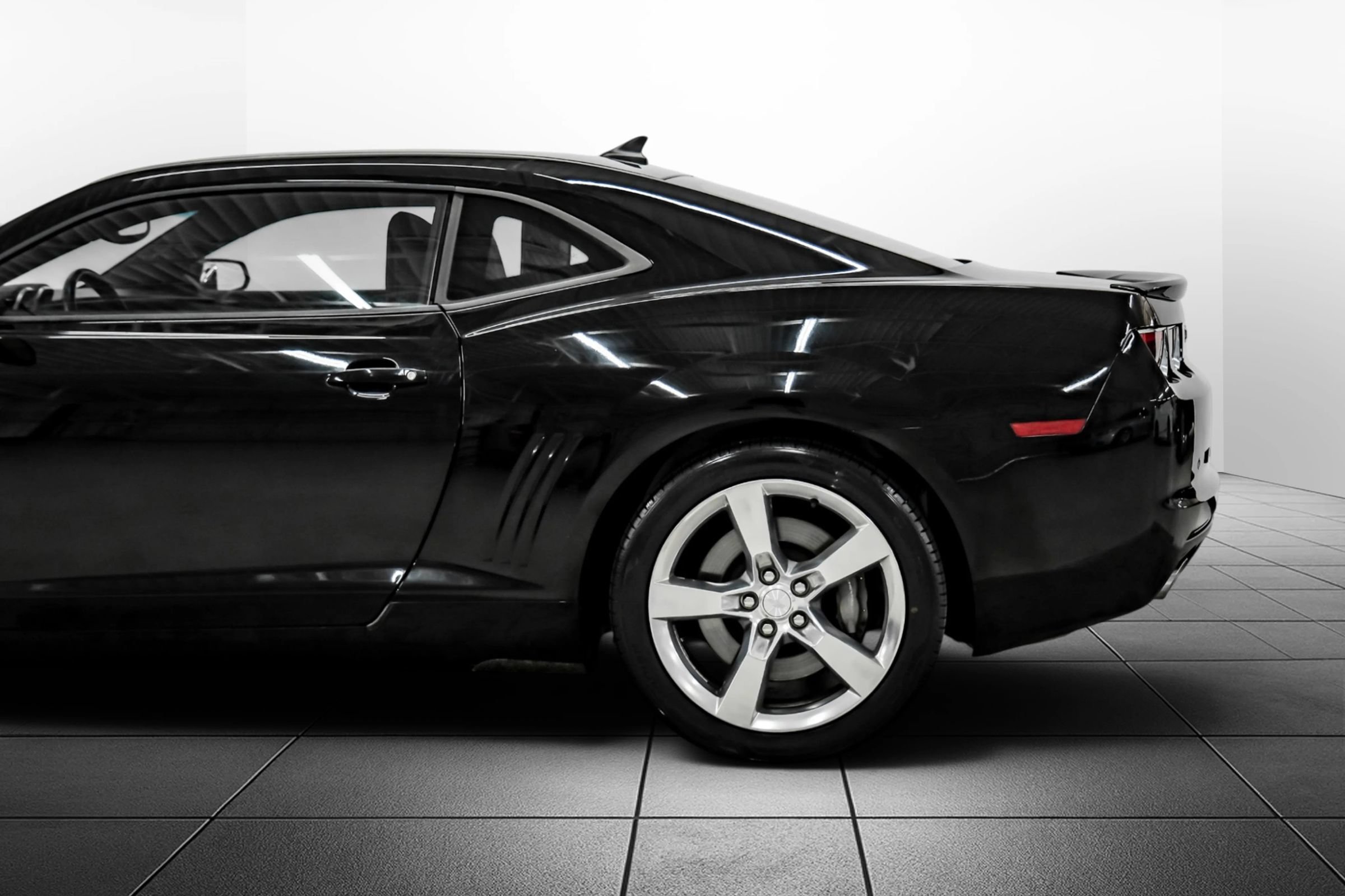 Used 2010 Chevrolet Camaro SS w/ RS Package RWD image 11