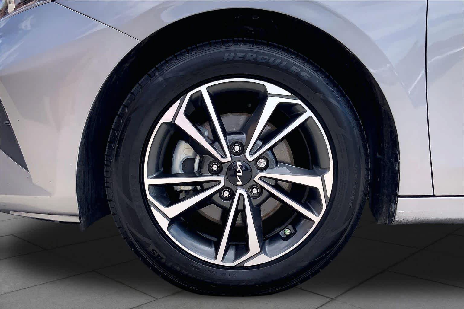 Certified 2024 Kia Forte LXS w/ LXS Technology Package FWD image 11