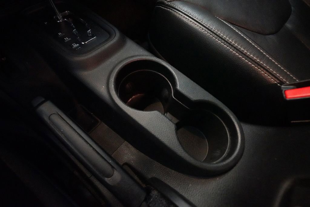 Used 2016 Jeep Wrangler Unlimited Sahara image 16