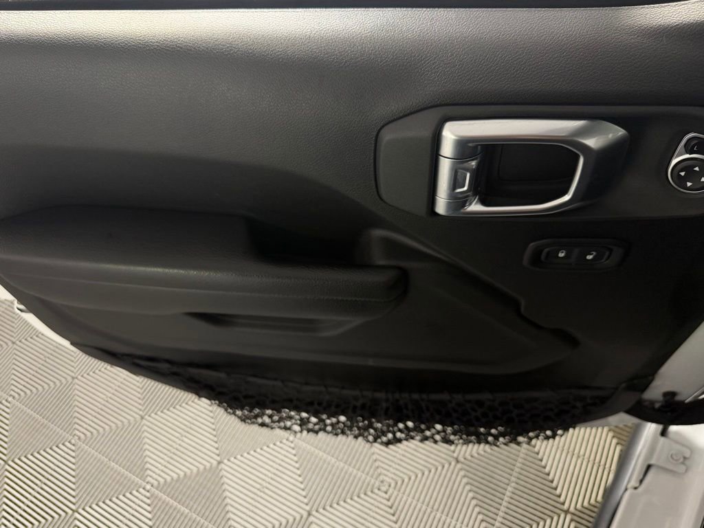 Certified 2022 Jeep Gladiator Willys image 26