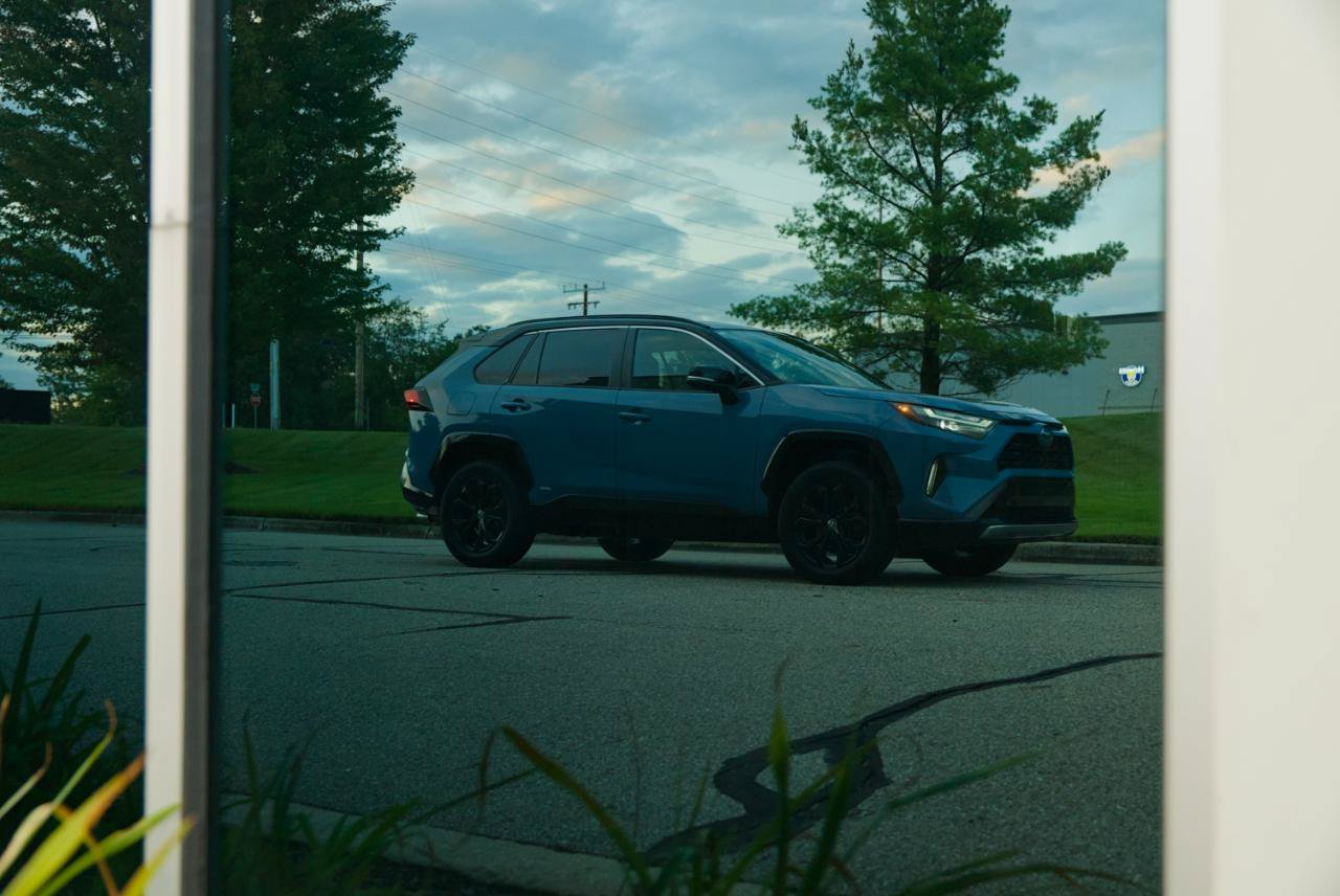 Used 2022 Toyota RAV4 XSE AWD/4WD image 35