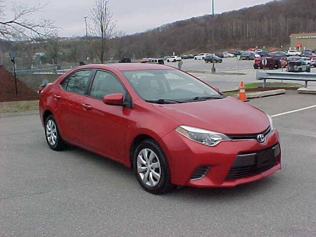 Used 2015 Toyota Corolla LE FWD image 2