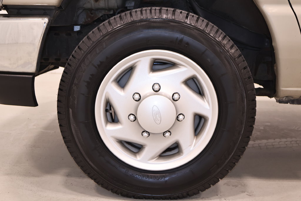 Used 2009 Ford E-350 and Econoline 350 XL RWD image 27