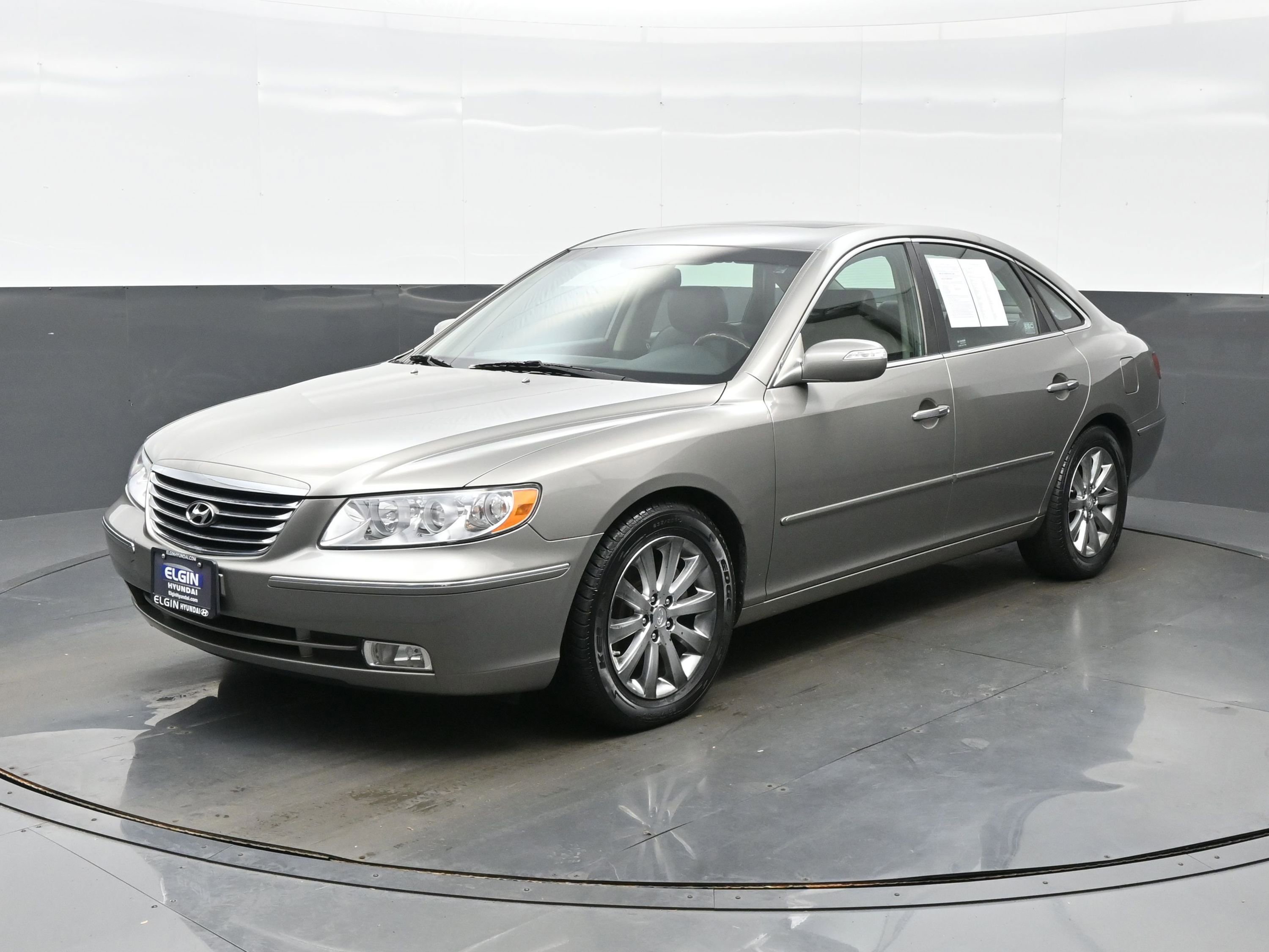 Used 2009 Hyundai Azera Limited w/ Ultimate Navigation Pkg 4 FWD image 2