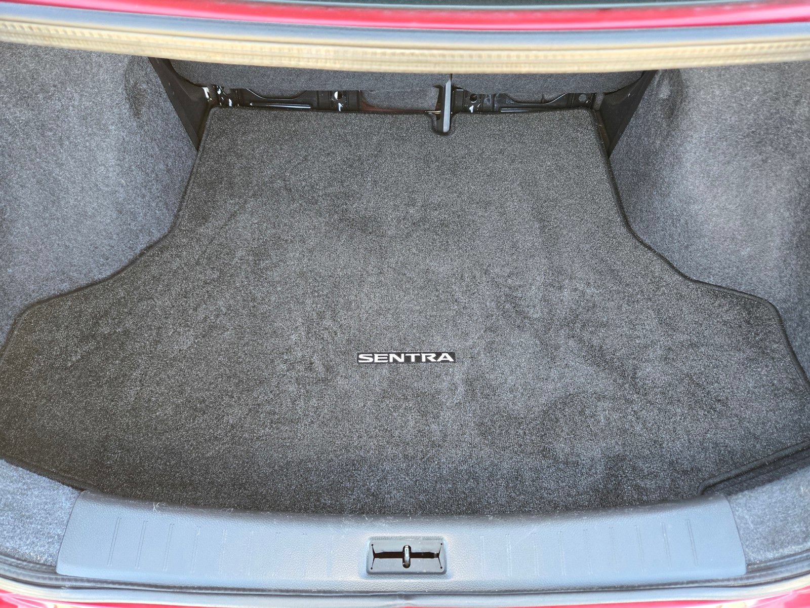 Used 2019 Nissan Sentra SV w/ Special Edition Package FWD image 12