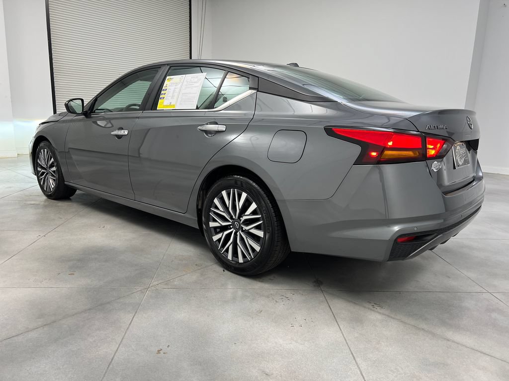 Used 2025 Nissan Altima 2.5 SV FWD image 6