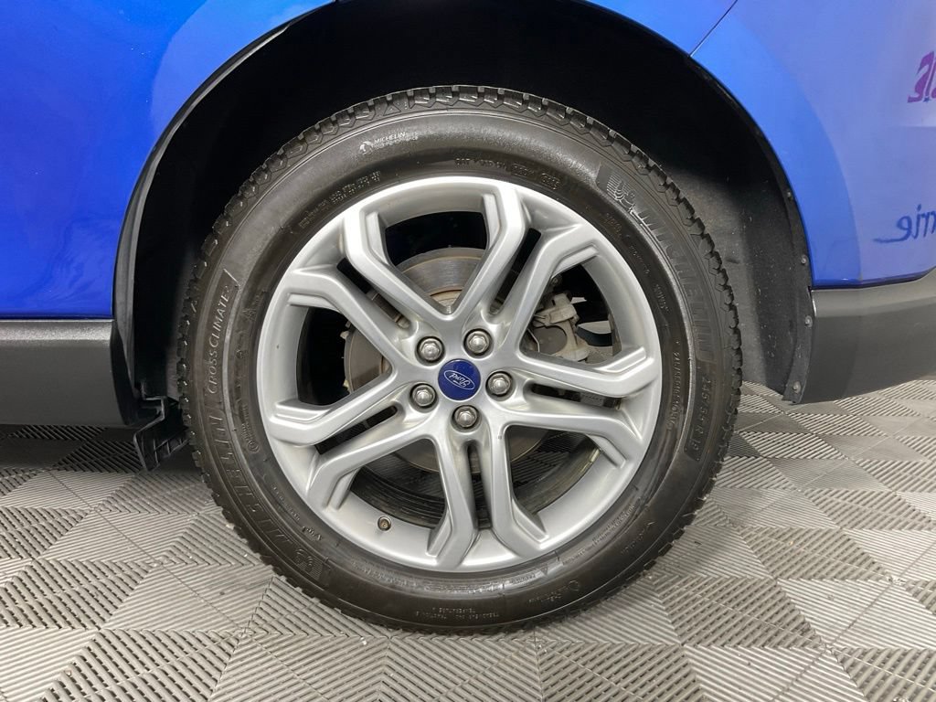 Used 2018 Ford Edge Titanium w/ Ford Safe & Smart Package FWD image 10