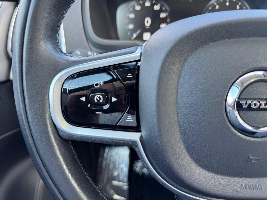 Used 2021 Volvo XC90 T5 Momentum w/ Climate Package AWD/4WD image 16