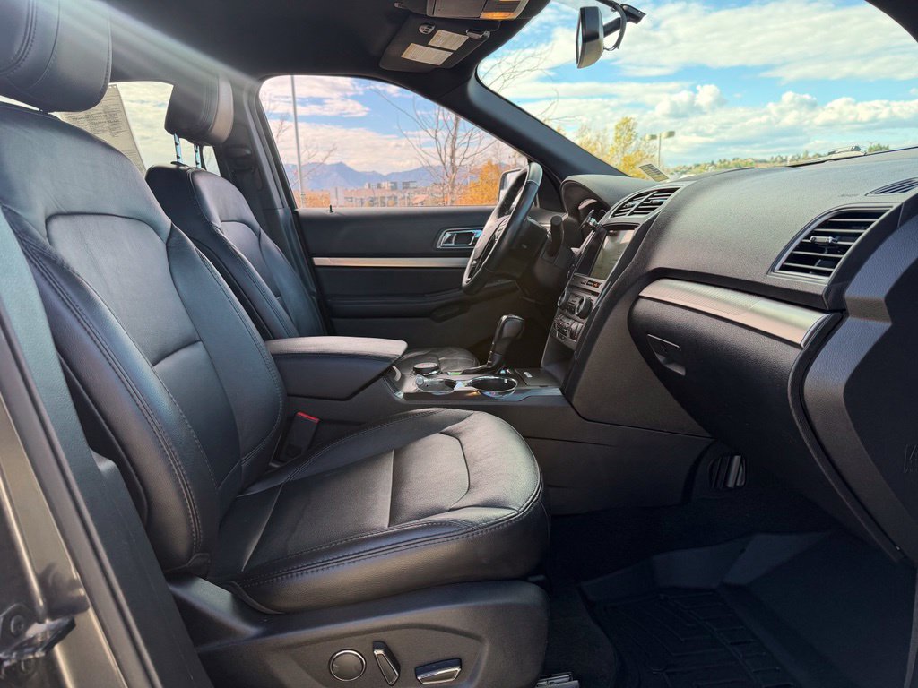 Used 2018 Ford Explorer XLT w/ Equipment Group 202A AWD/4WD image 29