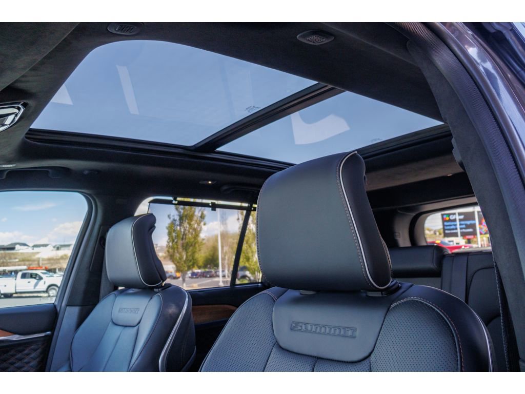 Used 2024 Jeep Grand Cherokee Summit AWD/4WD image 18