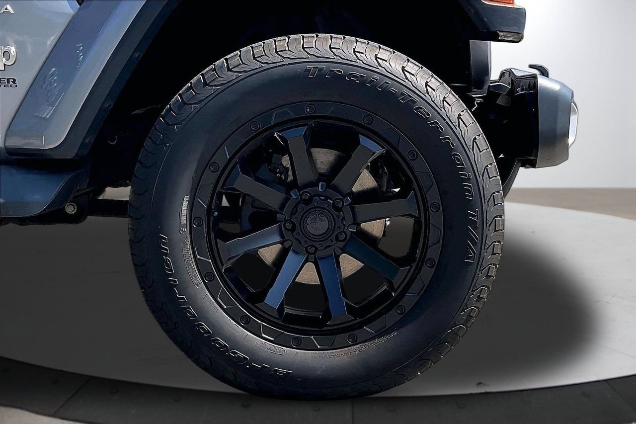 Certified 2018 Jeep Wrangler Unlimited Sahara AWD/4WD image 34