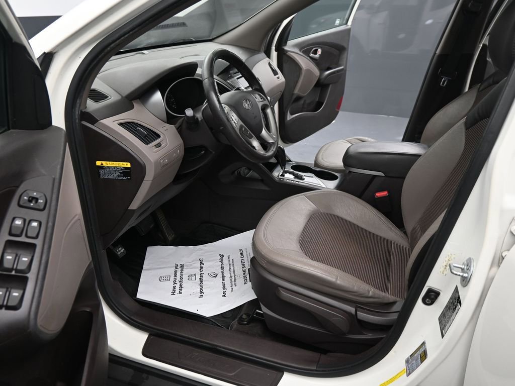 Used 2013 Hyundai Tucson GLS image 17