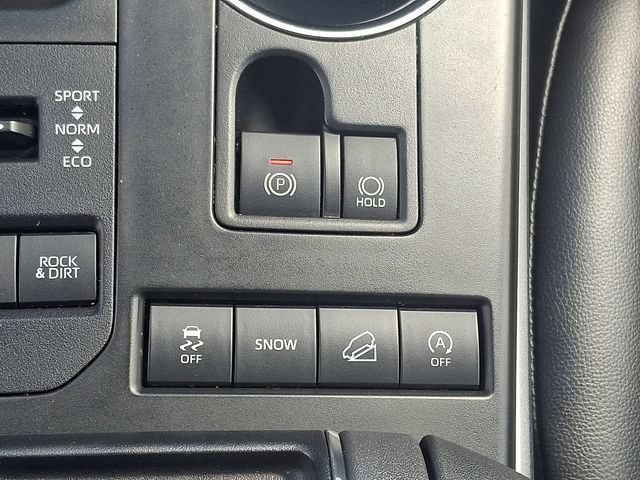 Used 2021 Toyota Highlander XLE AWD/4WD image 24