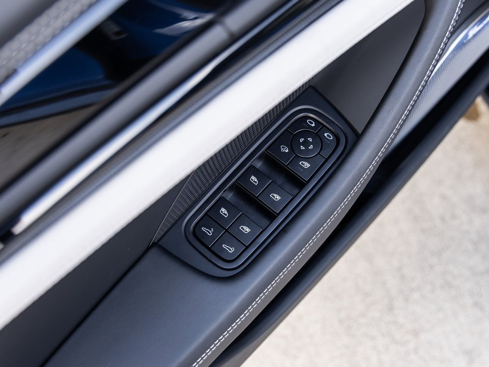 Used 2025 Porsche Panamera GTS image 25