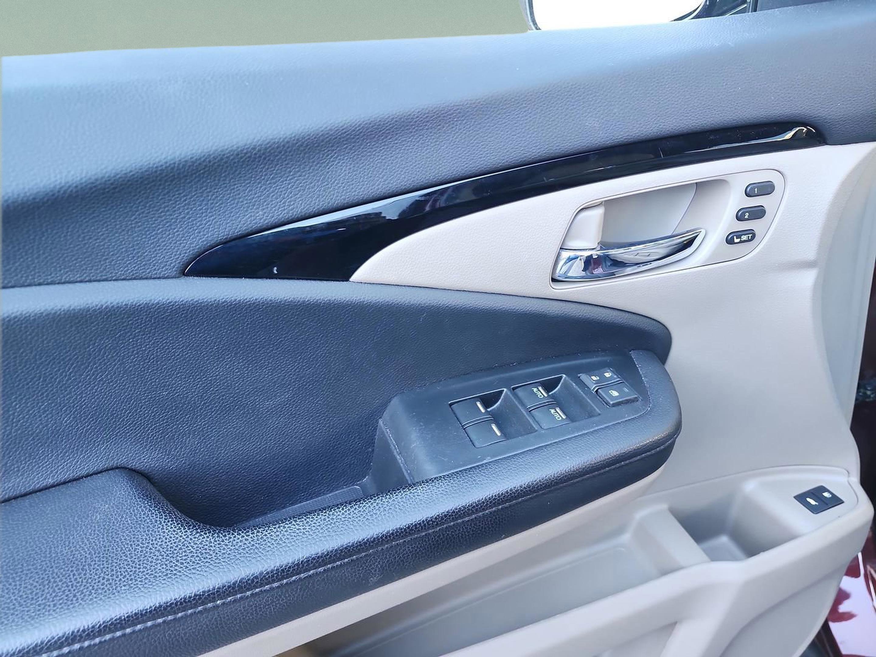 Used 2021 Honda Pilot Touring image 17