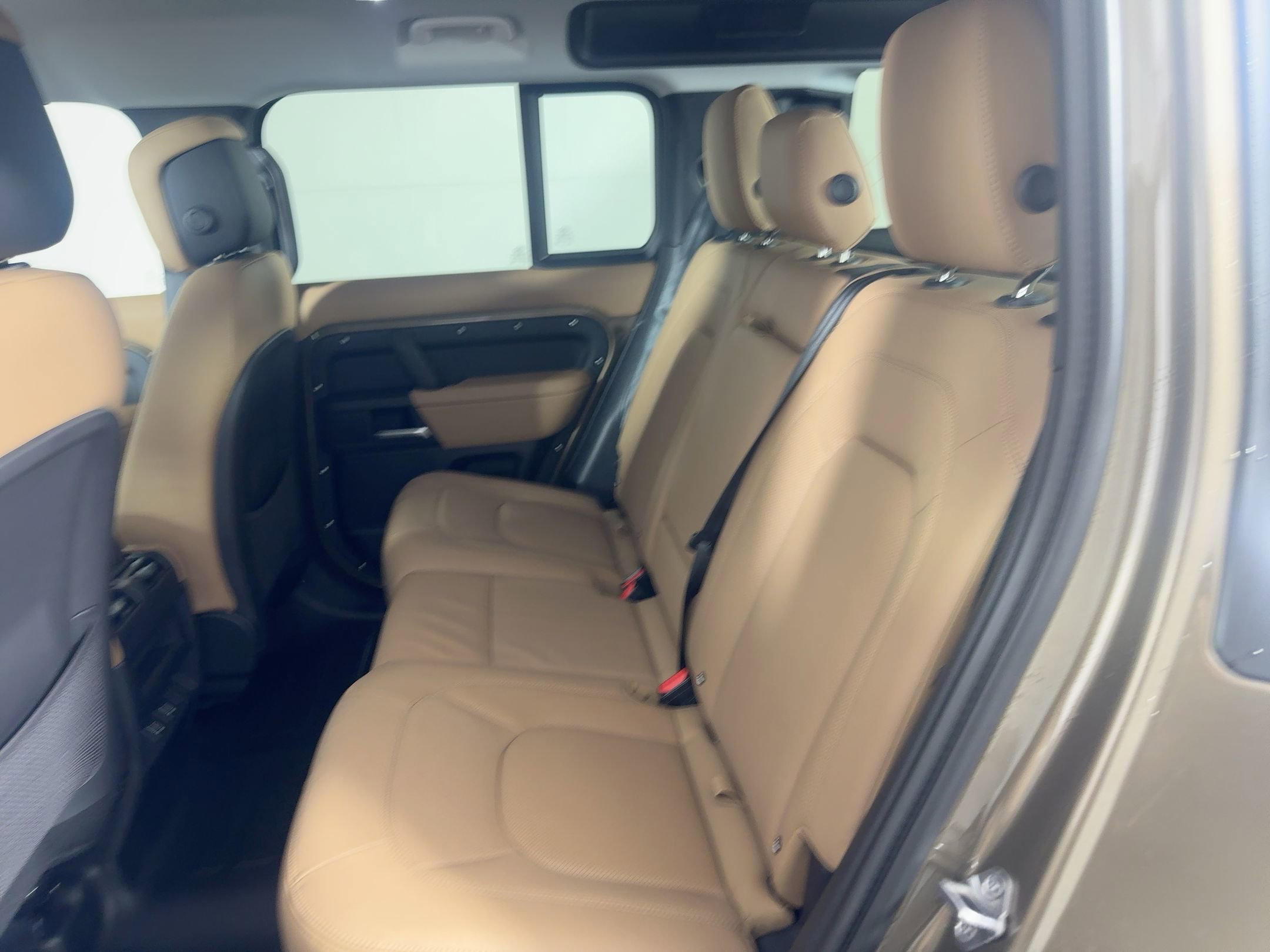 New 2026 Land Rover Defender 110 X-Dynamic SE image 16