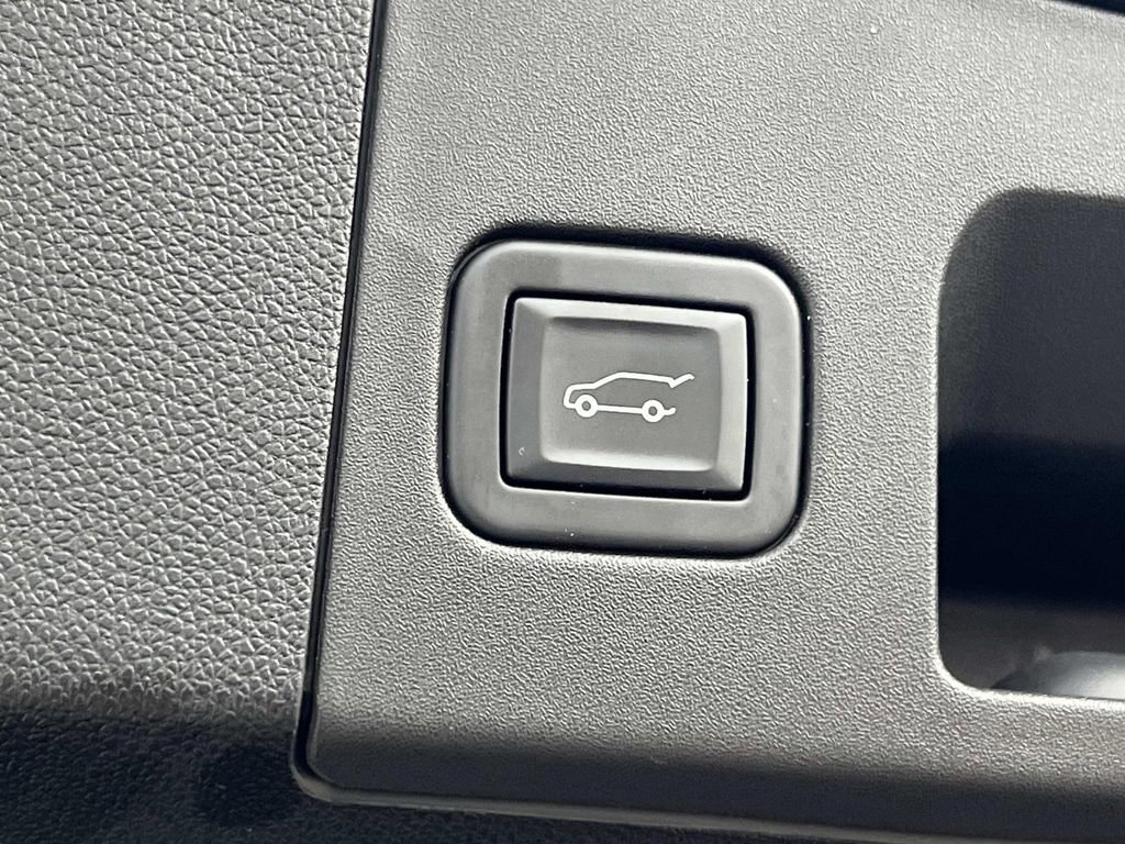 Used 2023 Cadillac XT4 Premium Luxury AWD/4WD image 10