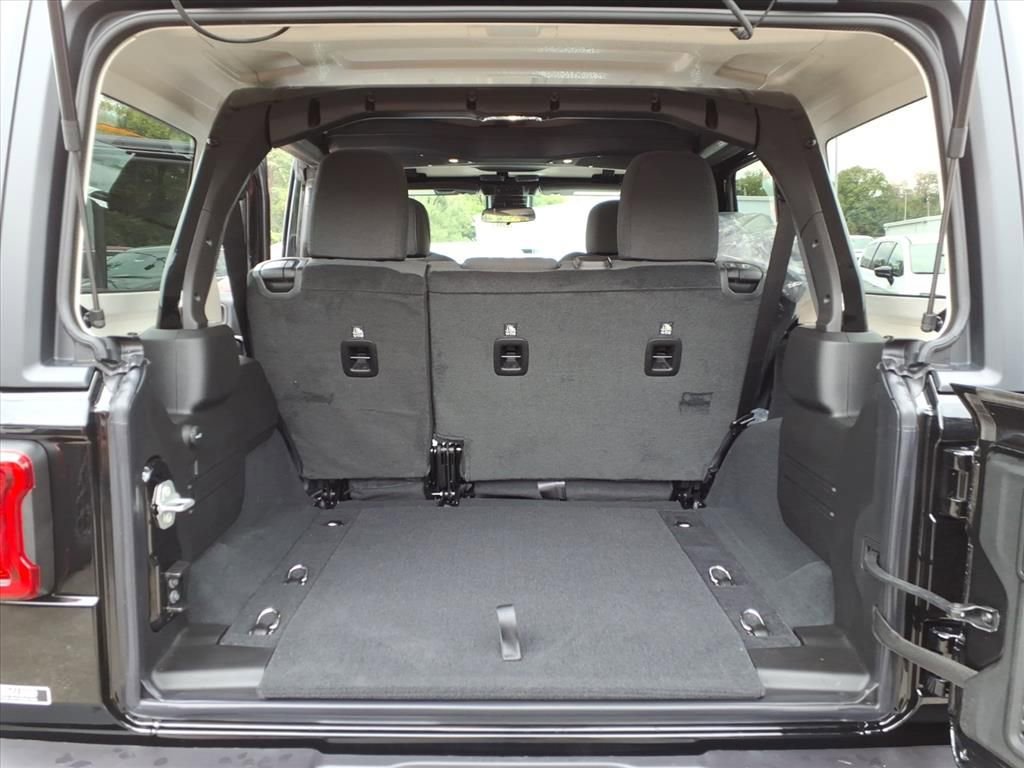 New 2025 Jeep Wrangler Unlimited Rubicon w/ Convenience Group image 11