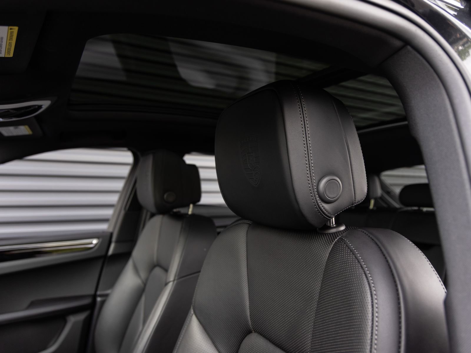 Certified 2025 Porsche Macan AWD/4WD image 24