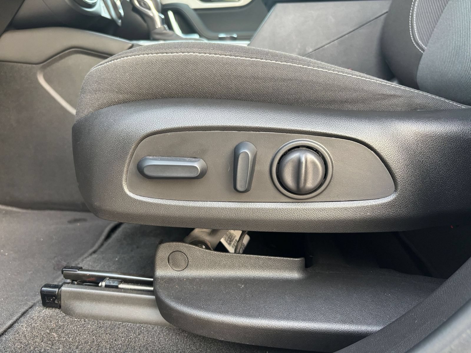 Used 2025 Chevrolet Blazer LT FWD image 21