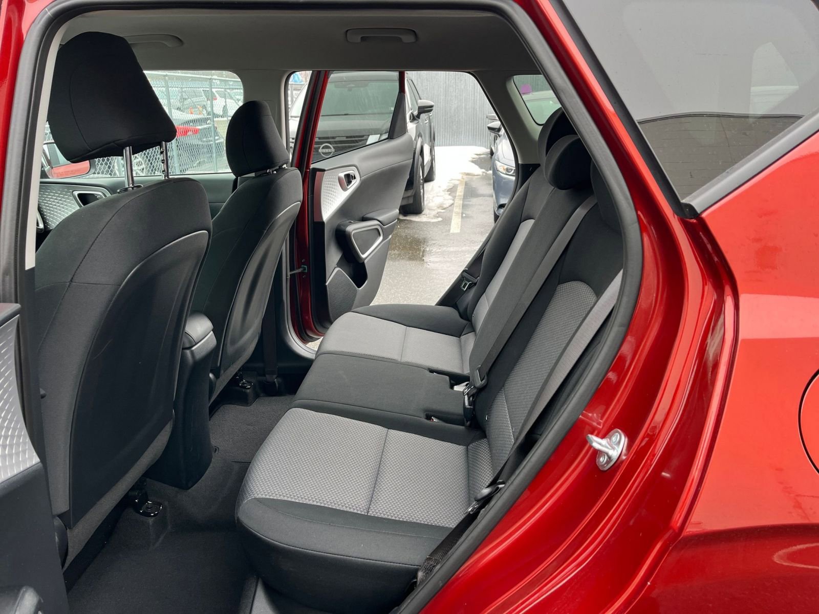 Used 2025 Kia Soul LX w/ LX Technology Package FWD image 23