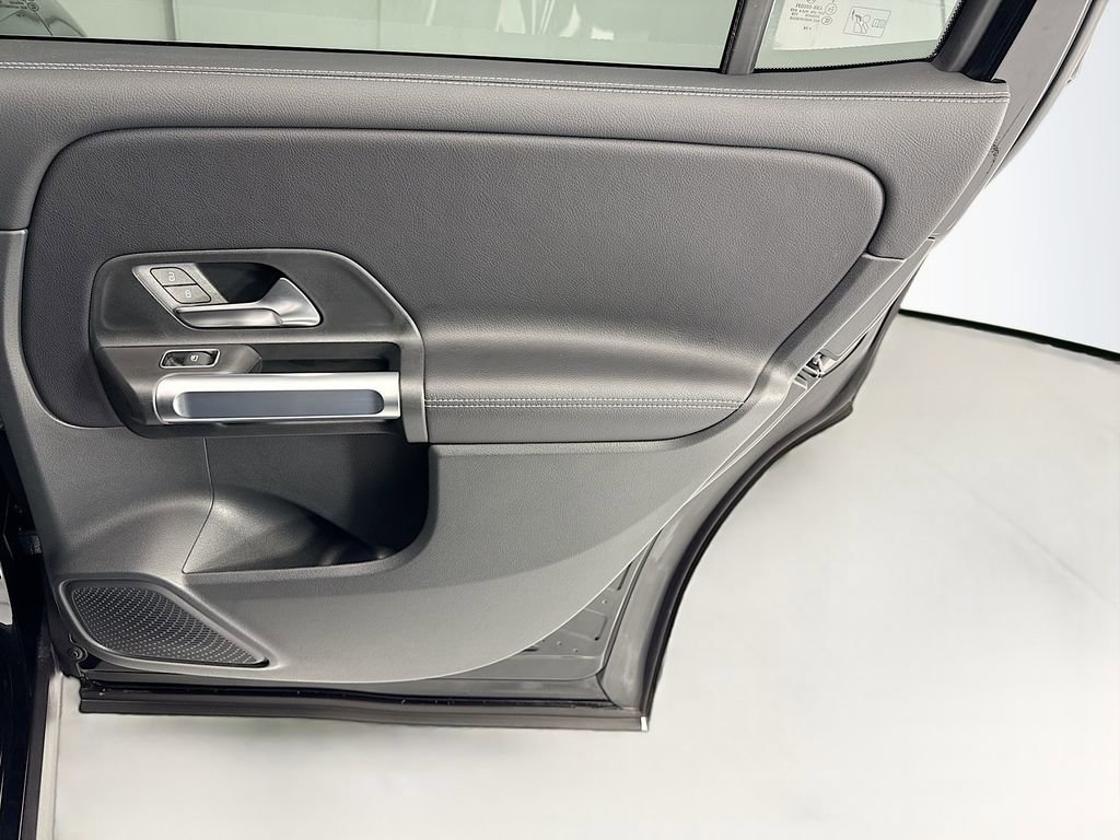 Used 2025 Mercedes-Benz GLB 250 image 25