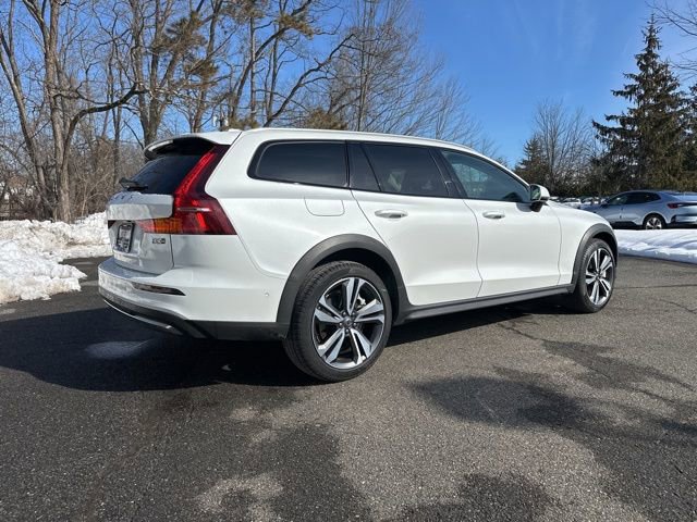 Certified 2025 Volvo V60 B5 Cross Country Plus image 9